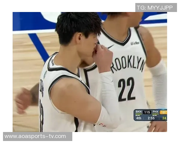 曾凡博防守贾里德巴特勒失误被罚犯规瞬间回顾