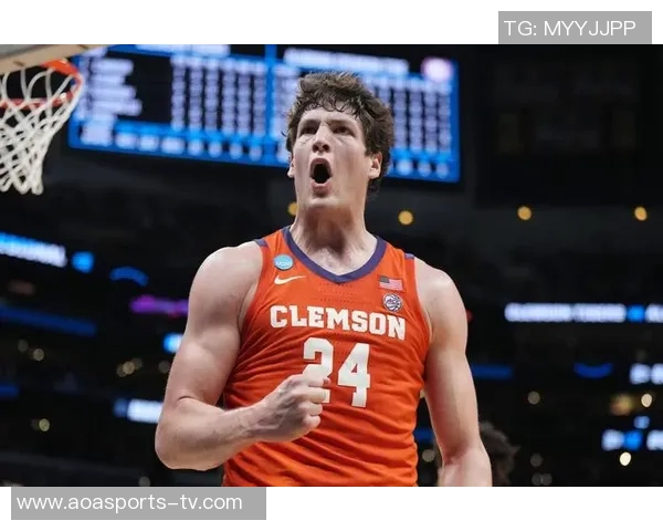 PJ霍尔谈加盟黄蜂的感受与夏联队友的默契建立